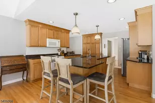 305 Raymond Ct, Bridgewater Twp., NJ 08807 - Photo 6