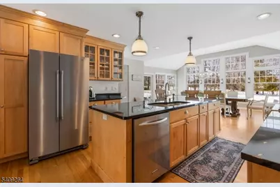 305 Raymond Ct, Bridgewater Twp., NJ 08807 - Photo 4