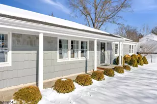 305 Raymond Ct, Bridgewater Twp., NJ 08807 - Photo 2