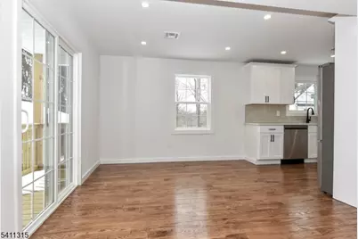 18 Governor Haines St, Hamburg, NJ 07419 - Photo 8