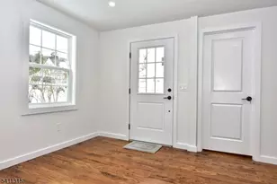 18 Governor Haines St, Hamburg, NJ 07419 - Photo 4