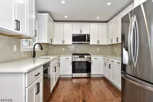 18 Governor Haines St, Hamburg, NJ 07419 - Photo 10