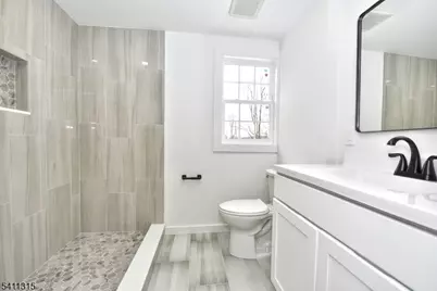 18 Governor Haines St, Hamburg, NJ 07419 - Photo 20