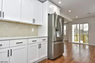 18 Governor Haines St, Hamburg, NJ 07419 - Photo 12