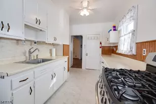 215 Victory St, Roselle, NJ 07203 - Photo 16