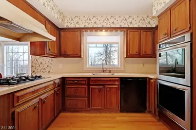 81 Huron Dr, Chatham Township, NJ 07928 - Photo 10