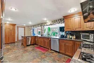 328 Hillside Ave, Livingston, NJ 07039 - Photo 10