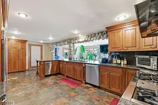 328 Hillside Ave, Livingston, NJ 07039 - Photo 10