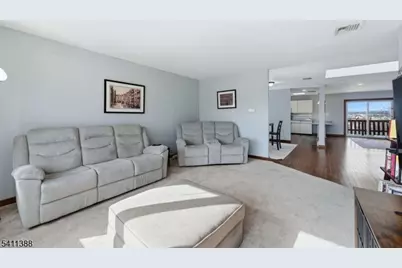 243 Newark Ave, Lyndhurst Township, NJ 07071 - Photo 8