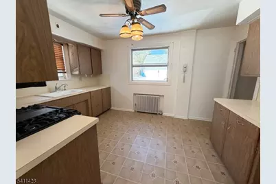 136 Roosevelt Ave, Clifton, NJ 07011 - Photo 6