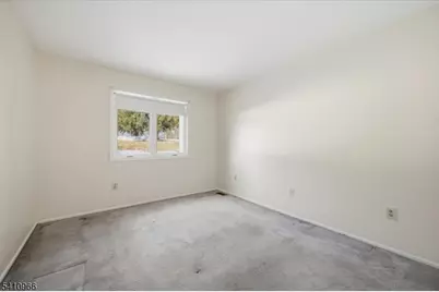 504 Clark Circle, Raritan Township, NJ 08822 - Photo 8