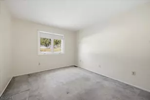 504 Clark Cir, Raritan Township, NJ 08822 - Photo 8