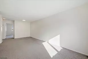 504 Clark Cir, Raritan Township, NJ 08822 - Photo 4