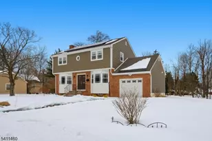162 Mali Dr, North Plainfield, NJ 07062 - Photo 2