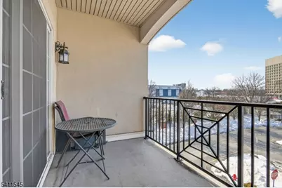 315 Regency Pl, Woodbridge Township, NJ 07095 - Photo 10