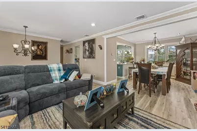 9 Chalen Ct, Pompton Lakes, NJ 07442 - Photo 2