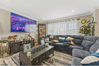 9 Chalen Ct, Pompton Lakes, NJ 07442 - Photo 4