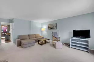 95 Wimbledon Square, Washington Township, NJ 07853 - Photo 4