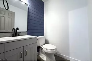 8 Dogwood Cir, Raritan Township, NJ 08822 - Photo 4