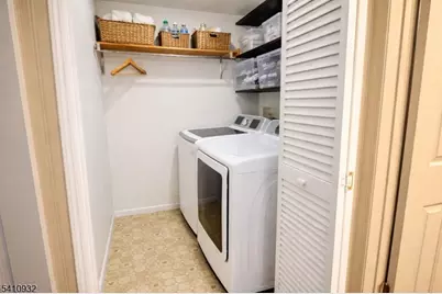 8 Dogwood Cir #8, Raritan Township, NJ 08822 - Photo 12