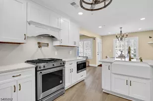 105 Riveredge Dr, Chatham Township, NJ 07928 - Photo 2