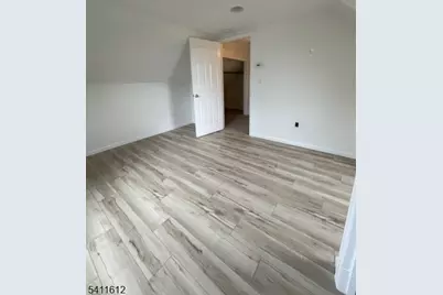 70 Suters Ln, Wayne, NJ 07470 - Photo 6