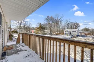 142 Barry Dr N, Vernon, NJ 07422 - Photo 4