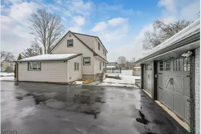 19 Colfax Dr, Pequannock Township, NJ 07440 - Photo 4