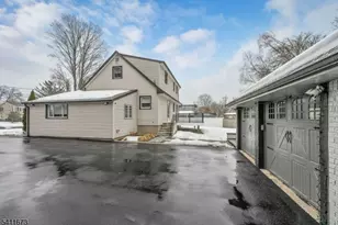 19 Colfax Dr, Pequannock Township, NJ 07440 - Photo 4