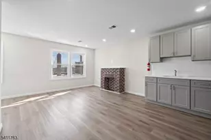 107 Willoughby St, Newark, NJ 07112 - Photo 2