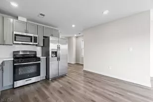 107 Willoughby St, Newark, NJ 07112 - Photo 4