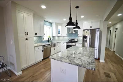 910 Smith St, Linden, NJ 07036 - Photo 2