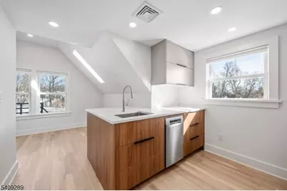 96 Watchung Ave, 3rd Fl, Montclair, NJ 07043 - Photo 16