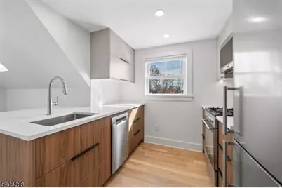 96 Watchung Ave, 3rd Fl, Montclair, NJ 07043 - Photo 14