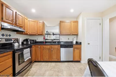 839 Valley St #B, Union Township, NJ 07088 - Photo 4