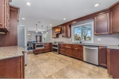 16 Aberdeen Cir, Raritan Township, NJ 08822 - Photo 10