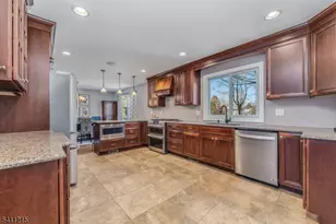 16 Aberdeen Circle, Raritan Township, NJ 08822 - Photo 10