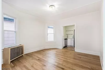 19 Sylvan Pl, Montclair, NJ 07042 - Photo 10