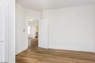 19 Sylvan Pl, Montclair, NJ 07042 - Photo 8