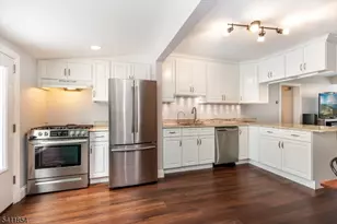 19 Pinecrest Terrace, Wayne, NJ 07470 - Photo 10