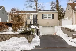 19 Pinecrest Terrace, Wayne, NJ 07470 - Photo 2