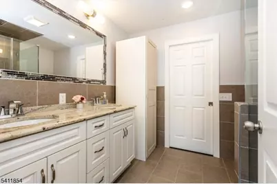 19 Pinecrest Ter, Wayne, NJ 07470 - Photo 18