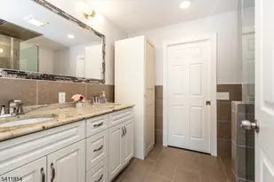 19 Pinecrest Terrace, Wayne, NJ 07470 - Photo 18