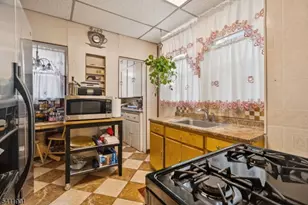 7 Wolf Pl, Irvington, NJ 07111 - Photo 22