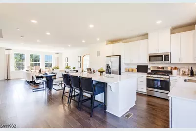 81 Eastwood Ter #81, East Hanover Township, NJ 07936 - Photo 2