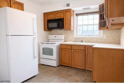 11 Briarwood Path, Clark Township, NJ 07066 - Photo 8