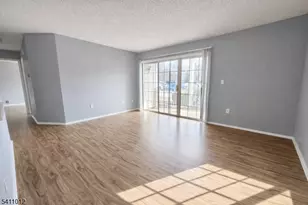 215 Rachel Ct, Franklin Township, NJ 08823 - Photo 4