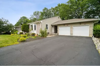 126 Brandywyne Dr, Florham Park, NJ 07932 - Photo 2