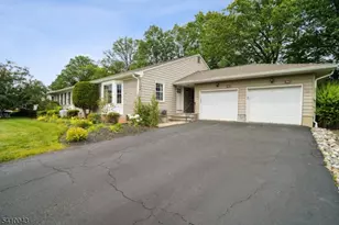 126 Brandywyne Dr, Florham Park, NJ 07932 - Photo 2