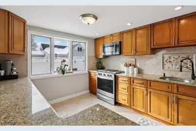 26 Linda Ave, Woodbridge Township, NJ 07067 - Photo 12